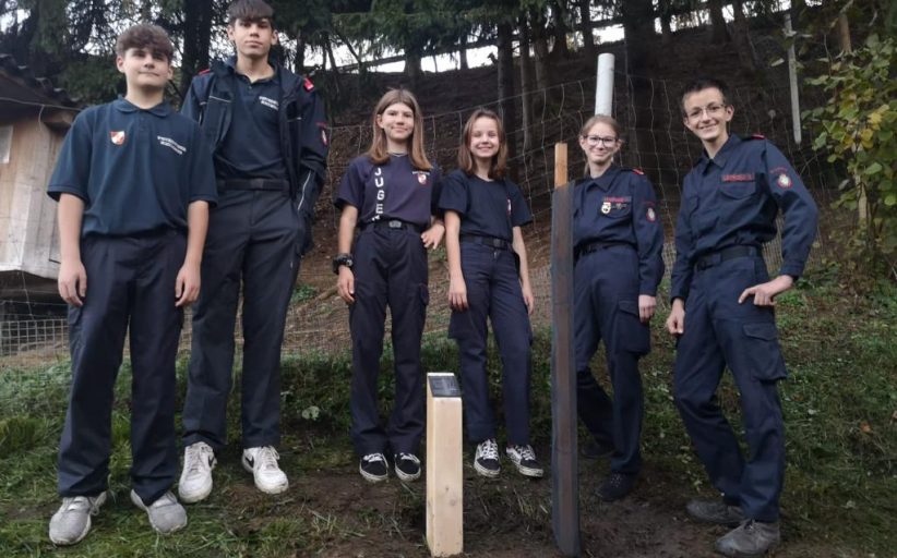 Baumpflanzaktion - Die Feuerwehrjugend setzt ein Zeichen zum Klimaschutz