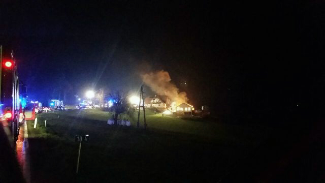 Verkehrsunfall mit vermutlich eingeklemmter Person in Schwarten