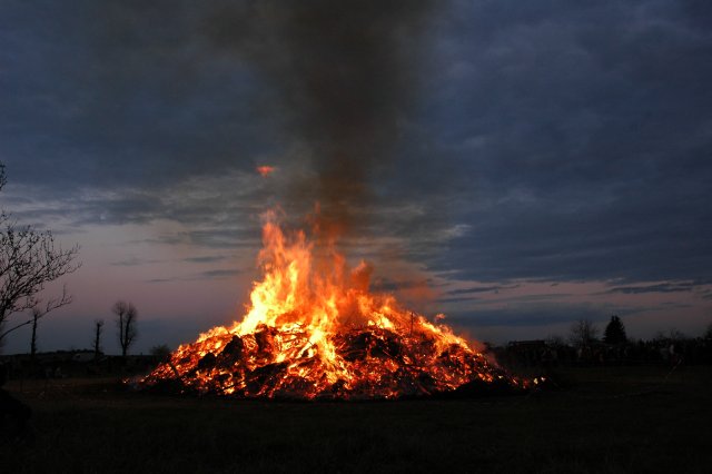 Informationen über Brauchtumsfeuer