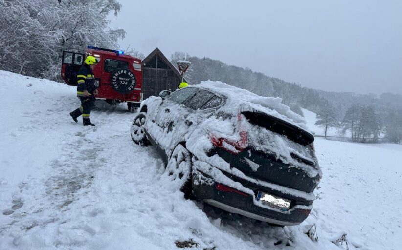 7 Einsätze nach Wintereinbruch am 25. und 26.12.2025