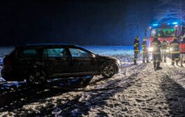 Zwei Fahrzeugbergungen nach Schneefall