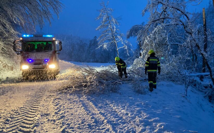 Zahlreiche Einsätze nach Wintereinbruch
